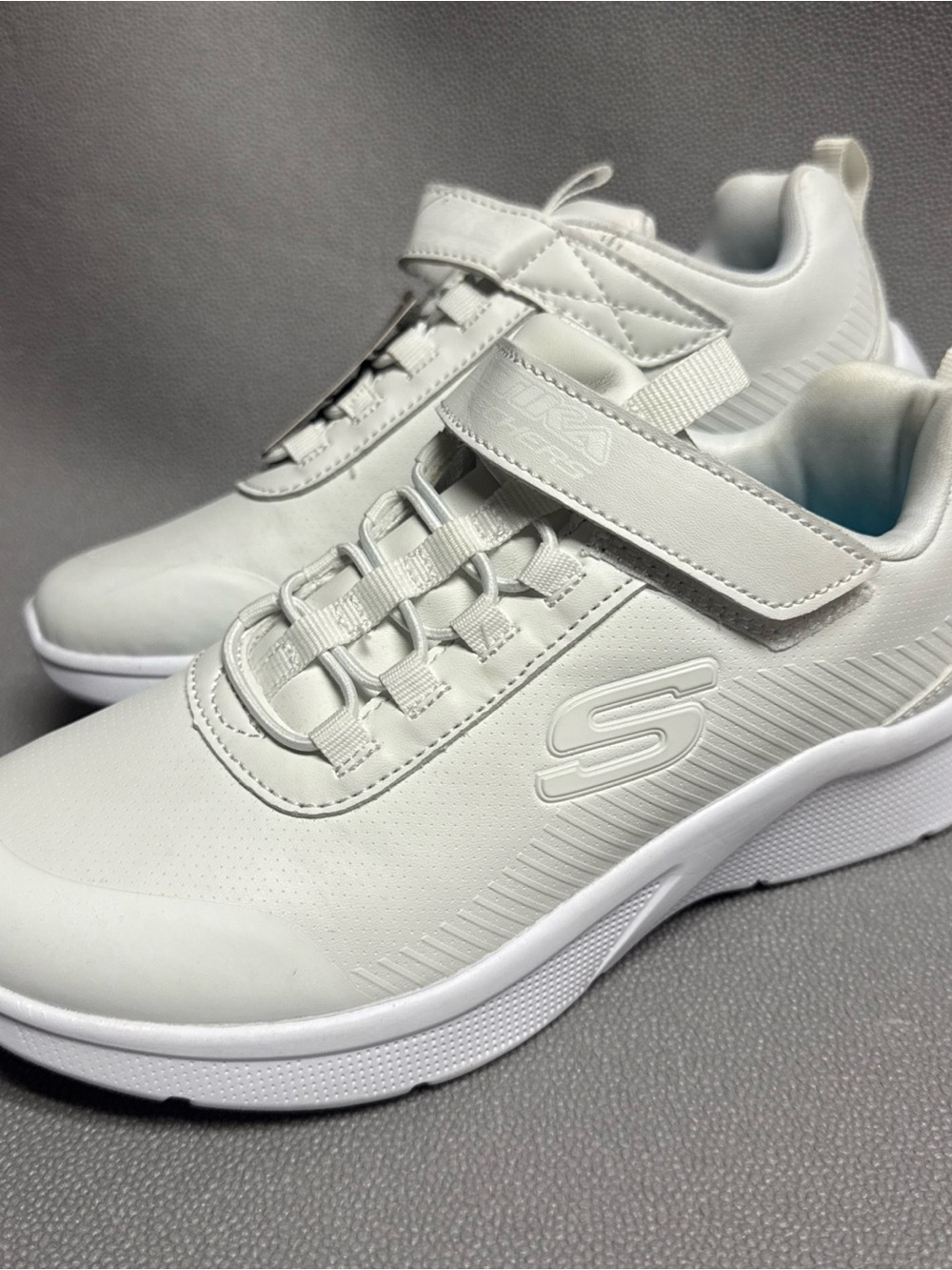 Sketchers Elastika Size 2.5 White School Shoes No Tie Non Marking Soles Sneakers